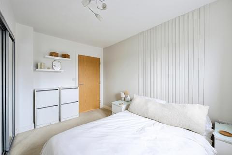 1 bedroom flat for sale, Canalside, Redhill, Surrey, RH1