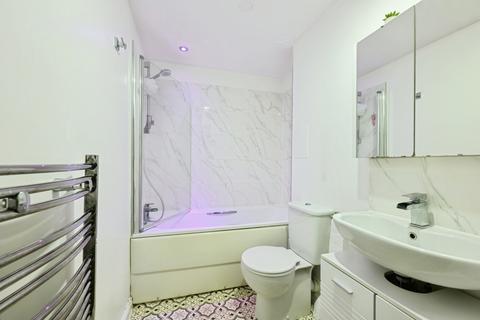 2 bedroom flat for sale, Throwley Way, Sutton, SM1
