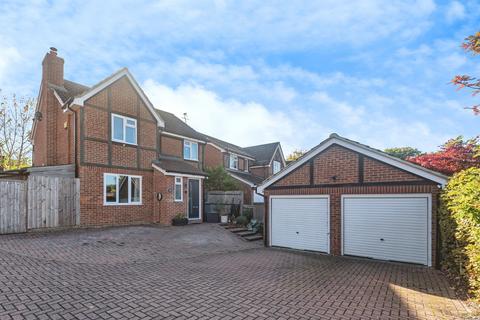 Warblington Close, TADLEY, Hampshire, RG26