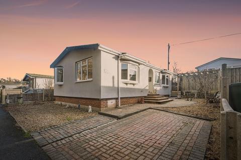 2 bedroom detached house for sale, Ravenswing Park, READING, Berkshire, RG7