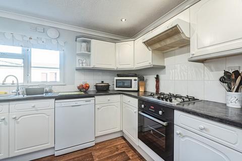 2 bedroom detached house for sale, Ravenswing Park, READING, Berkshire, RG7