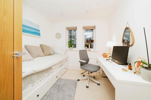 2 bedroom flat for sale, Woodham Place, Sheerwater Road, Woodham, Surrey, KT15