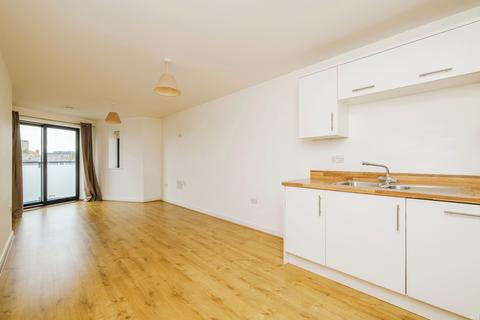 2 bedroom flat for sale, Victory Park Road, Addlestone, Surrey, KT15