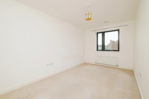 2 bedroom flat for sale, Victory Park Road, Addlestone, Surrey, KT15