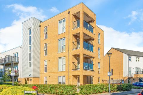 2 bedroom flat for sale, Hawker Drive, ADDLESTONE, Surrey, KT15