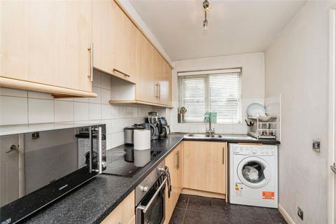 2 bedroom flat for sale, Brighton Road, Addlestone, Surrey, KT15