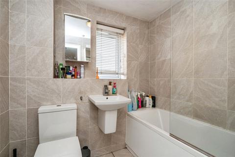 2 bedroom flat for sale, Brighton Road, Addlestone, Surrey, KT15