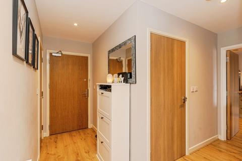 2 bedroom flat for sale, Victory Park Road, Addlestone, Surrey, KT15