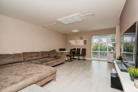 2 bedroom flat for sale, High Street, Addlestone, Surrey, KT15