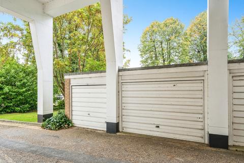 undefined, Guildford Road, Woking, Surrey, GU22