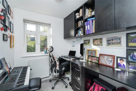 4 bedroom end of terrace house for sale, Liberty Hall Road, ADDLESTONE, Surrey, KT15