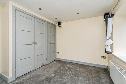 3 bedroom flat for sale, London Street, Chertsey, Surrey, KT16