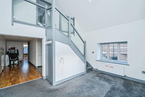 3 bedroom flat for sale, London Street, Chertsey, Surrey, KT16