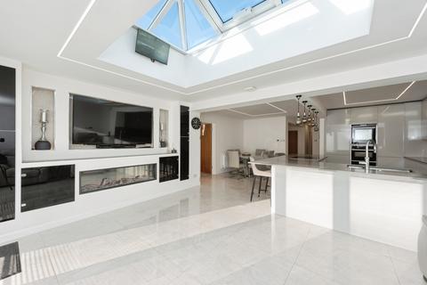 4 bedroom bungalow for sale, Grafton Road, Worcester Park, Surrey, KT4