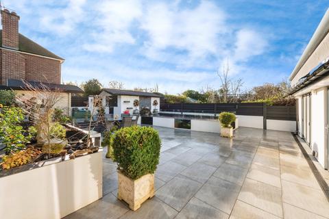4 bedroom bungalow for sale, Grafton Road, Worcester Park, Surrey, KT4