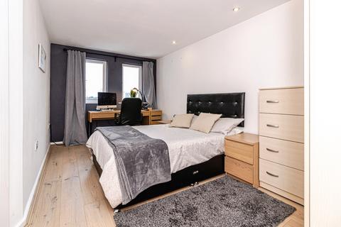 3 bedroom apartment for sale, Elmira Way, Salford M5