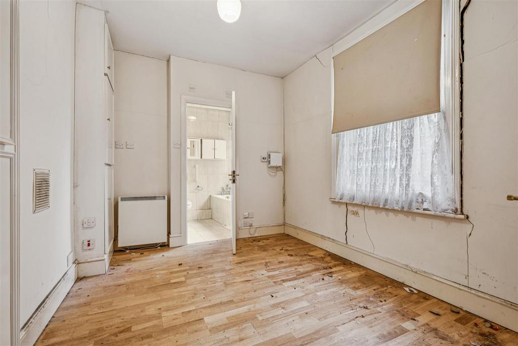 FOR SALE - Whellock Road, W4