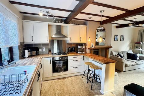 2 bedroom semi-detached house to rent, Sunnybank, Denby Dale, Huddersfield, HD8 8TJ