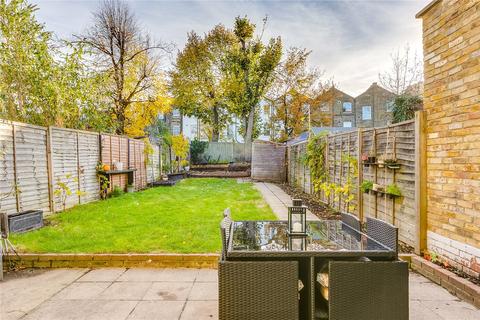 2 bedroom flat to rent, Rossiter Road, London
