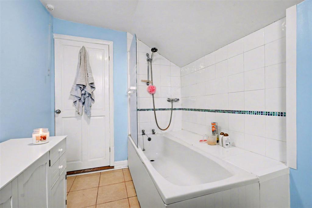 Bathroom 2.jpeg