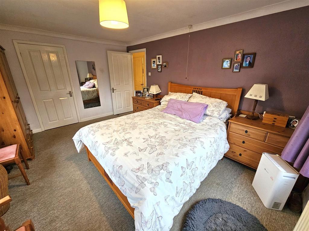 Bedroom 1.jpg