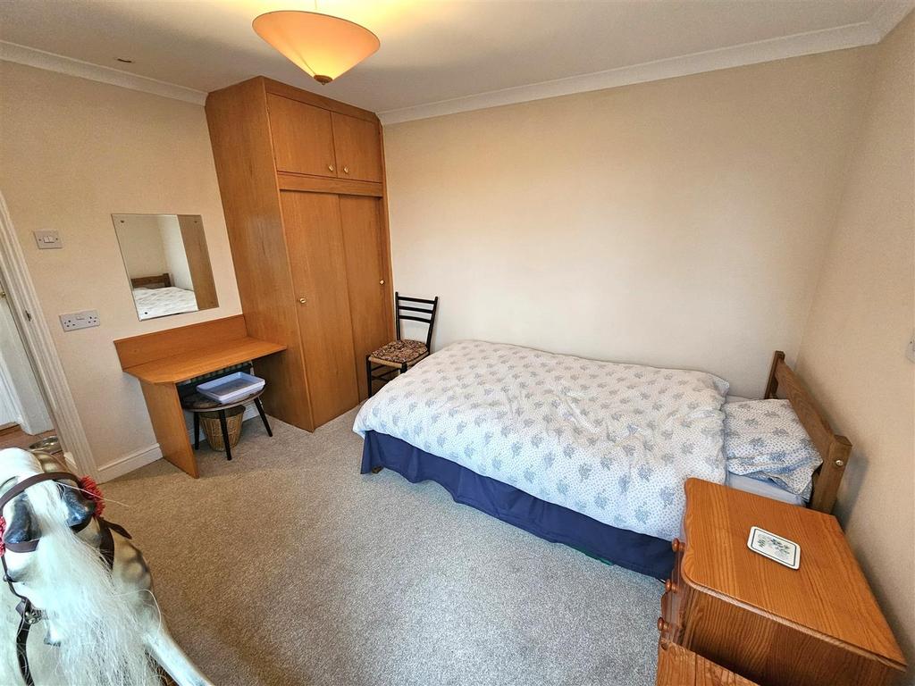 Bedroom 4.jpg