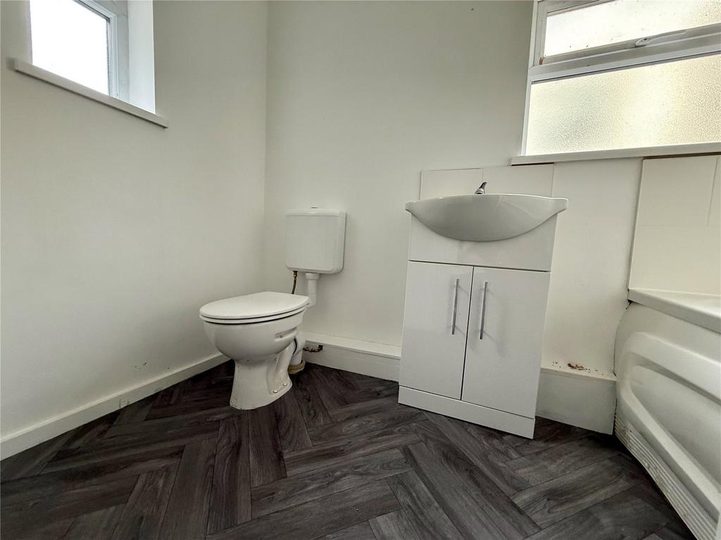 Bathroom Flat 1