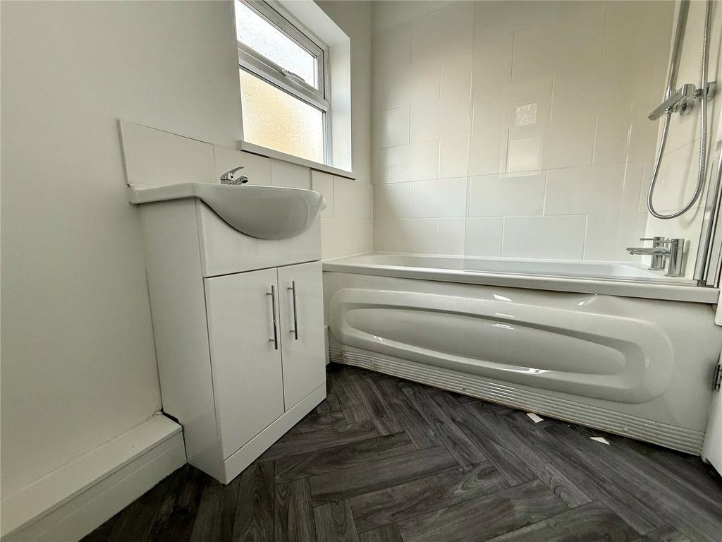 Bathroom Flat 1