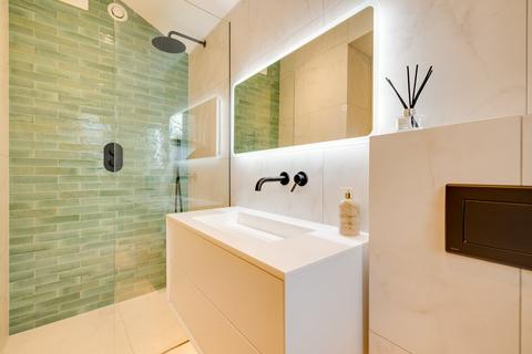 2 bedroom flat for sale, Fulham Palace Road, Fulham, London