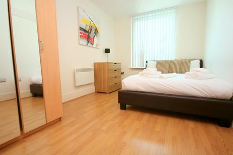 2 bedroom flat to rent, Drake House, 14 St. George Wharf, London