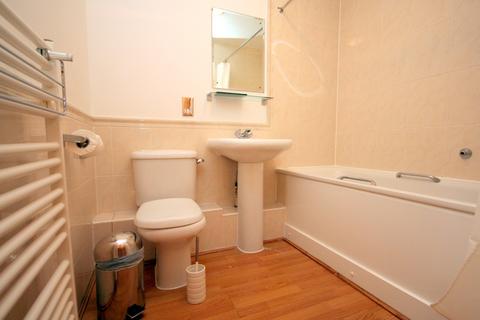 2 bedroom flat to rent, Drake House, 14 St. George Wharf, London