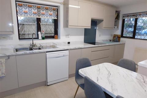 4 bedroom detached house for sale, Kingsway Close, Christchurch BH23