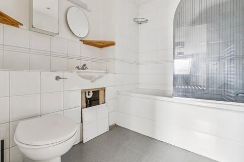 2 bedroom flat for sale, Prices Court, Cotton Row, Battersea, London