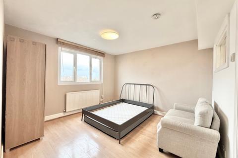 Studio to rent, London NW10