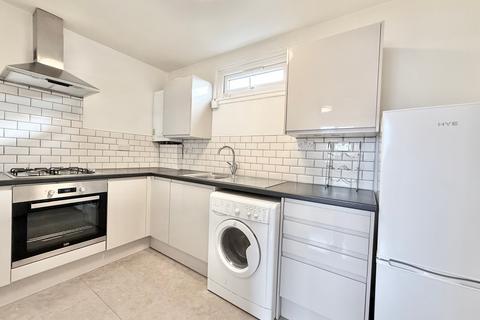 Studio to rent, London NW10