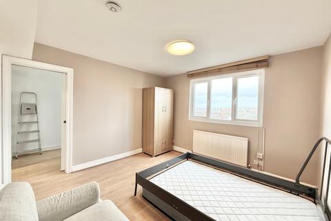 Studio to rent, London NW10
