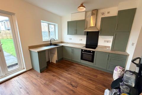 3 bedroom semi-detached house to rent, Broadway, Low Fell, Gateshead, NE9