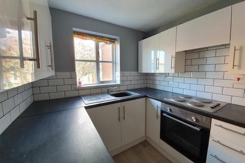 2 bedroom flat to rent, Teal Court,Blackpool, Lancashire