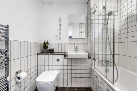 2 bedroom flat to rent, Millharbour, London