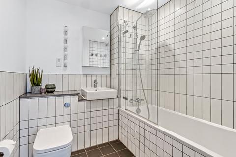 2 bedroom flat to rent, Millharbour, London