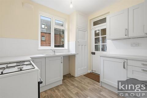 2 bedroom flat for sale, Hoe Croft Court, Enfield