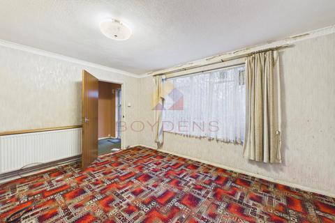 3 bedroom semi-detached house for sale, Beeleigh Close, Colchester CO2
