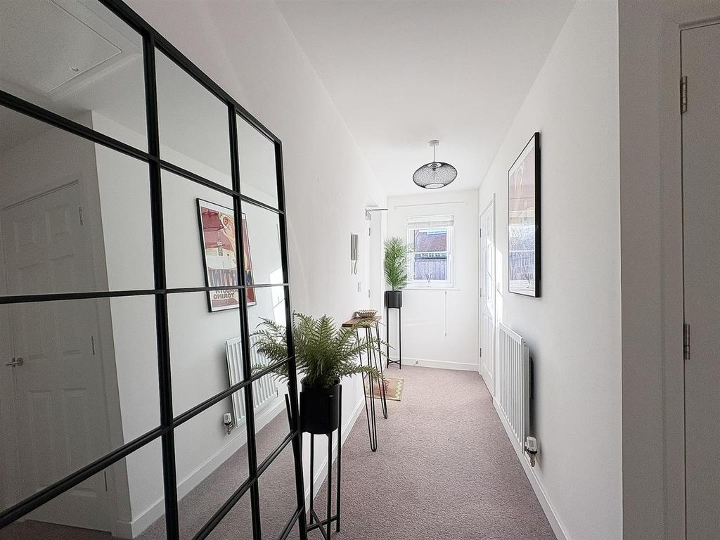 Hallway-1.jpg