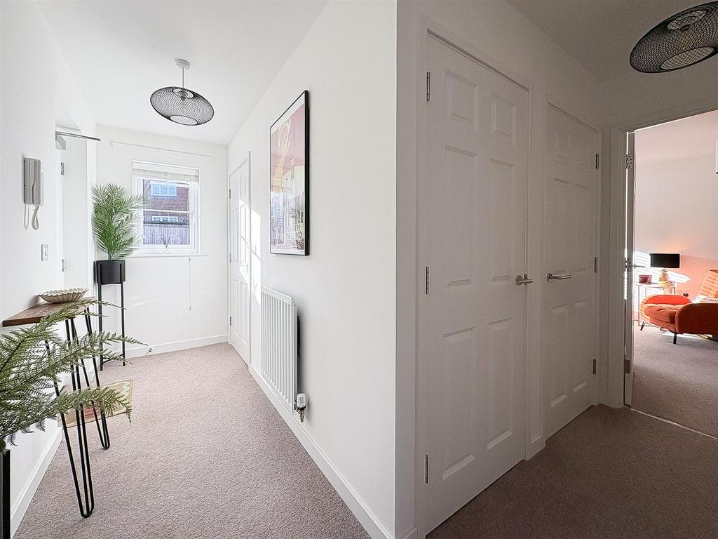 Hallway-3.jpg