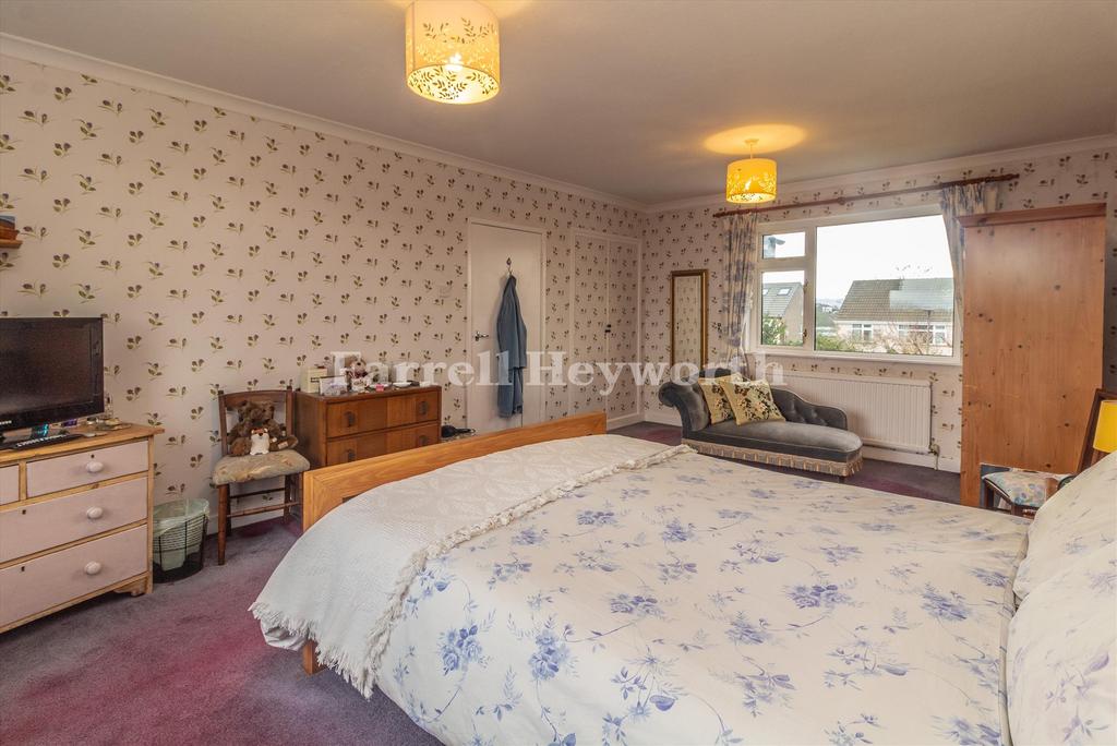 Bedroom 1 image 2