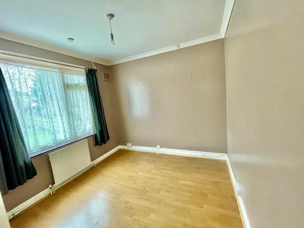 Deepdene 34 Bed 2.jpg