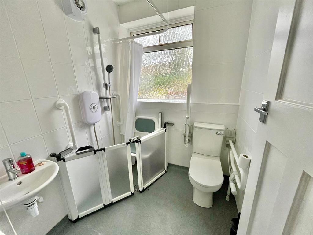 Deepdene 34 Bathroom.jpg