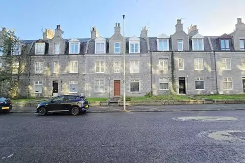 1 bedroom ground floor flat for sale