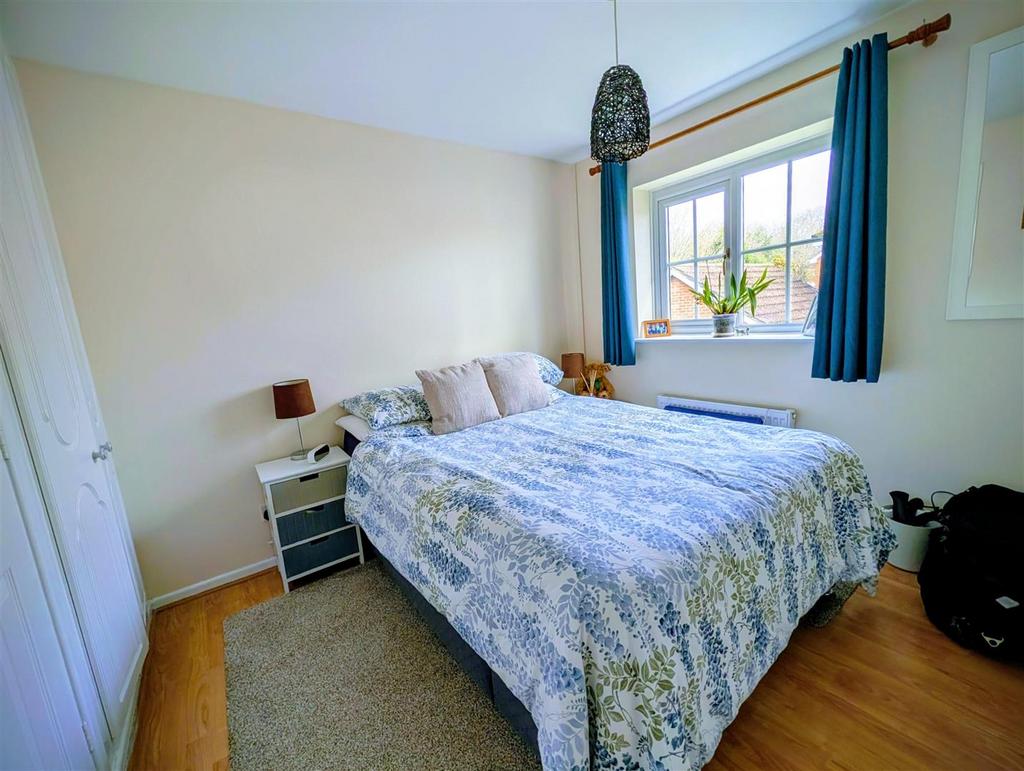Second bedroom 4