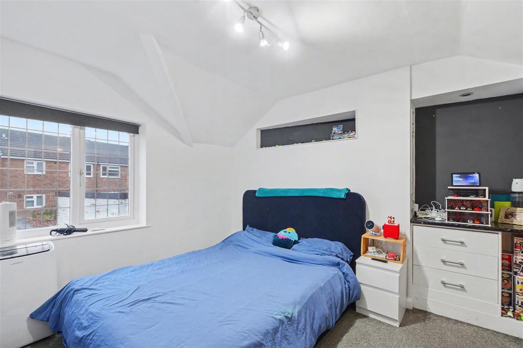 Bedroom 1 1.jpeg